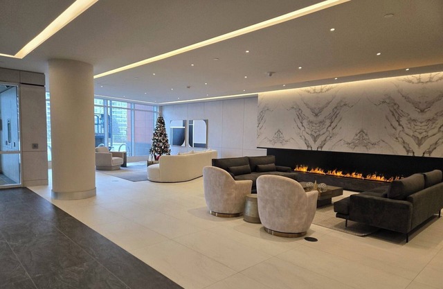 1 Bedroom + Den Elegant Luxury Apartment in Thornhill Vaughan