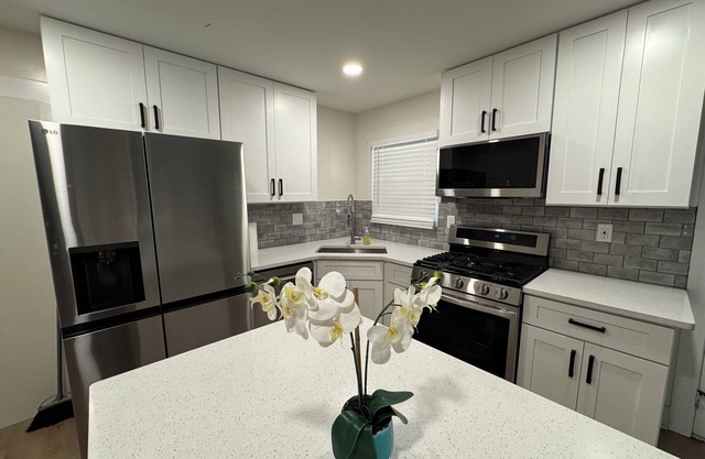 1-bedroom full kitchen in East ATL Village walk to Kroger and bus