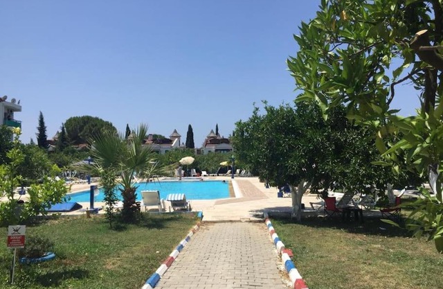 1 bedroom groundfloor apart with pool Long Beach