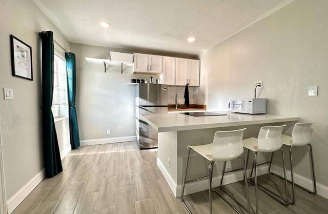 1-bedroom n Fort Lauderdale w/FREE Parking,Kitchen,Patio-8mins to FLL Airport @2