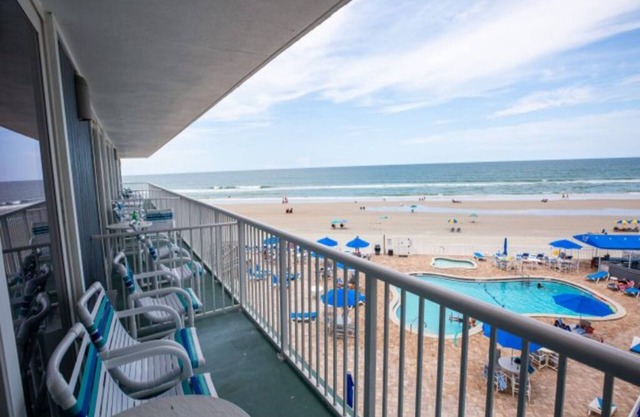 1 Bedroom "Starboard", Sleeps 4, on Daytona Beach, Sea Club IV!!!