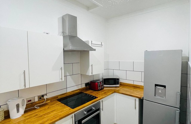 1 Bedroom Pet Friendly Apt Wd Free Wifi, Parking, Netflix & Pool Table. Sleeps 3