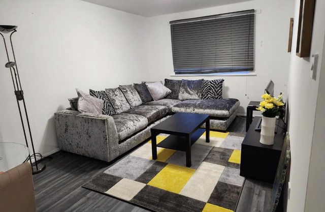 1 bedroom service apartment with Netflix