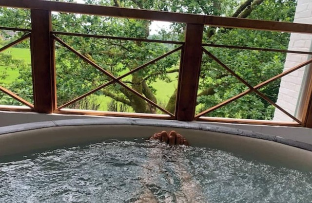 1 bedroom single storey villa witte external hot tub