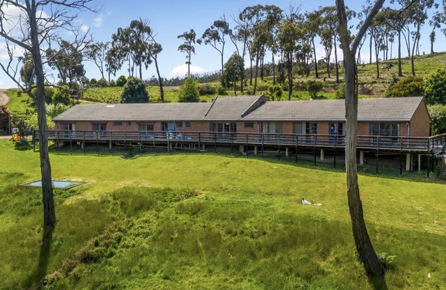 1 bedroom studio very quiet with farm view in Heathcote junction.