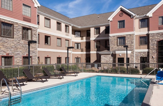 1 Bedroom Suite | Outdoor Pool, Free Breakfast