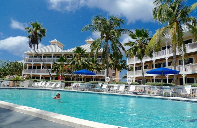 1 Bedroom Suite poolside apartment