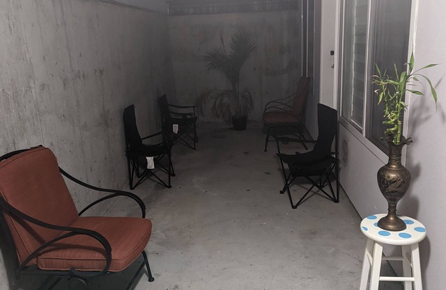 1 bedroom suite walking distance to all amenities