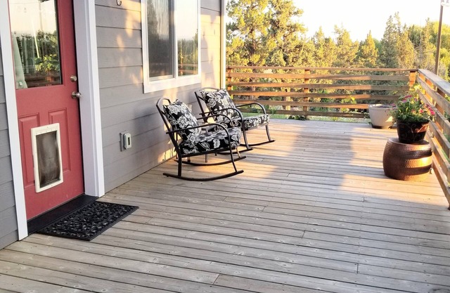 1 bedroom Suite with a view of Mt. Bachelor in welcoming Bend OR.