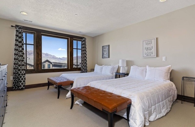 1 Bedroom suite with views of the lake
