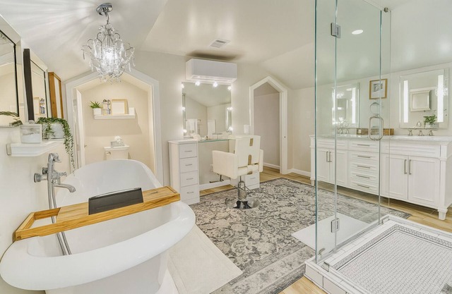 Romantic Woodlake Getaway with Private Pool, Hot Tub, Fire Pit🔥420 ok outside