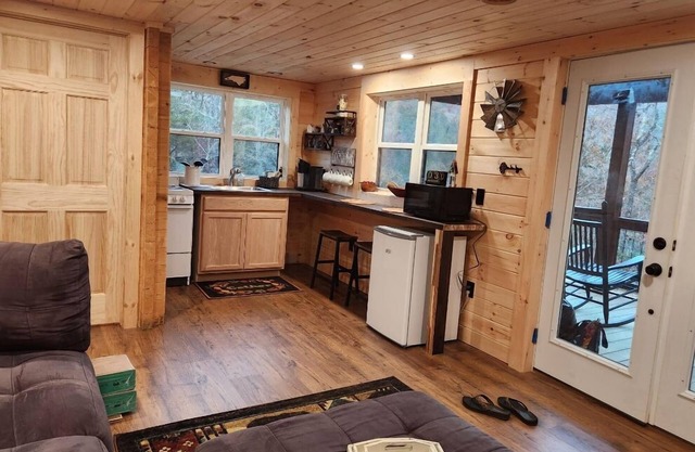 1 bedroom with a loft. Sleeps 4. Great mountain views.Dogs are allowed with fee.