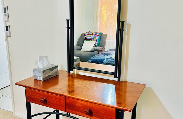 1 Bedroom with Queen Bed and Split AC for your Comfortable Stay in Wagga Wagga
