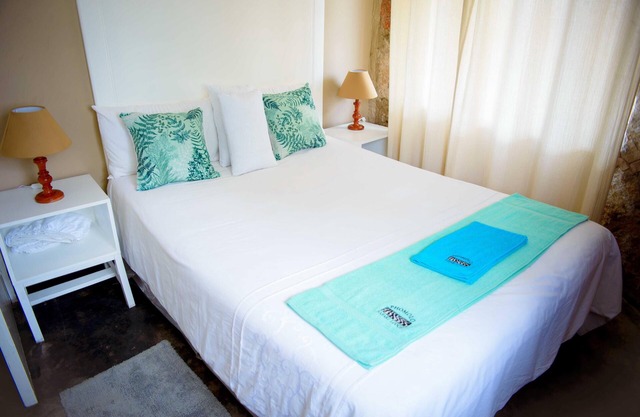 1 bedroomed Chalet with dam view - 2214