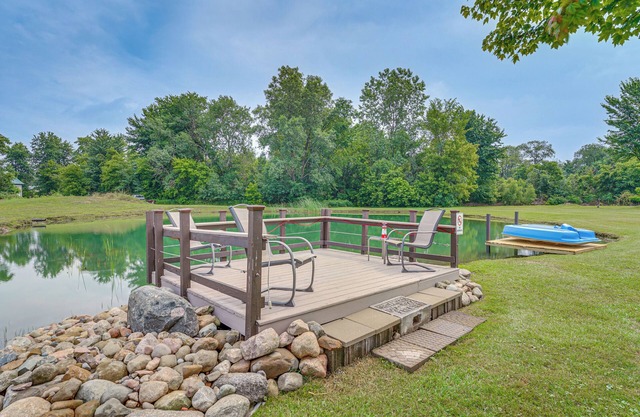 1 Block to Lake Huron: Pet-Friendly Apt w/ Kayaks