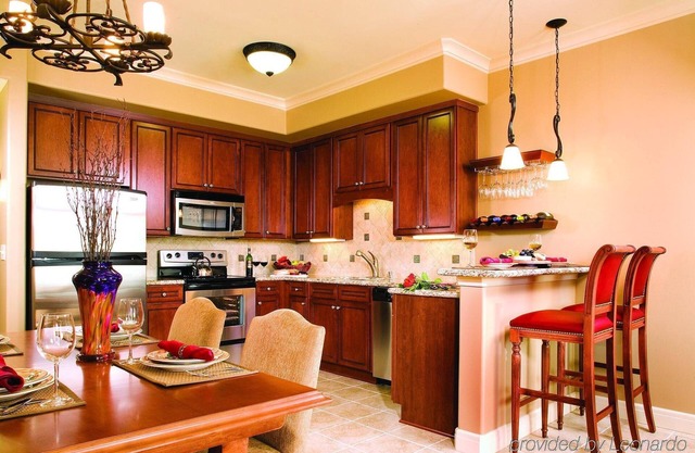 1 BR Close to wineries in Napa and Sonoma! A tasting cave, spa and sports bar.