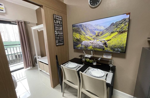 1 BR Fully Furnished Condo in Makati with Pool and Parking - Red Residences 1131