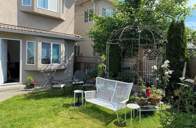 1 br private entrance by Skytrain station