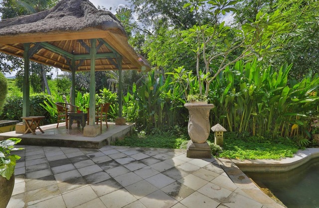 1 BR Villa cerca de Ubud con una piscina privada y una sala de estar con desayuno incluido