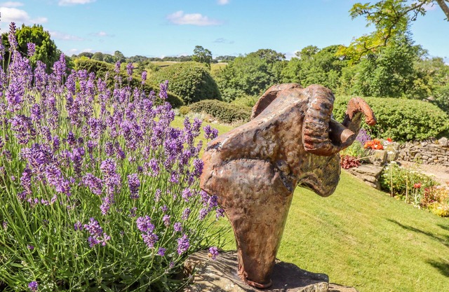 1 Bridge End & Garden