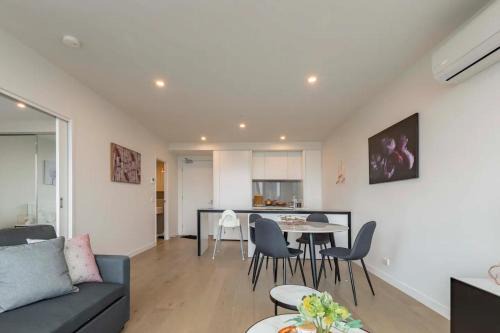 1 BRM 1 BATH, South Melbourne, Spacious, Balcony