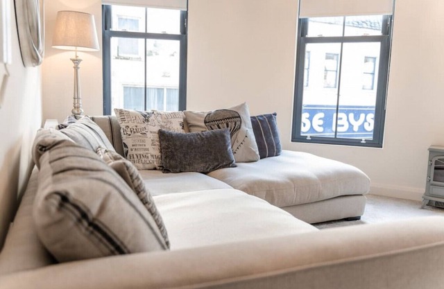 1 Bryan Street · Stylish 1-bed newly refurbished modern apartment