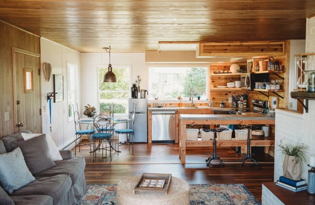 1- Cheerful and cozy water-view cottage