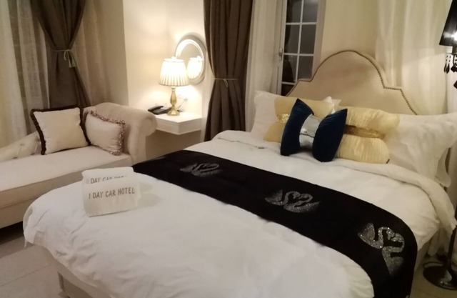 1 Day Car Hotel Station 18
