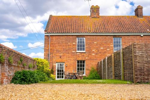 1 Dix Cottages