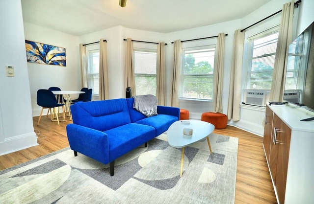 1 House 2 Units For Your Group