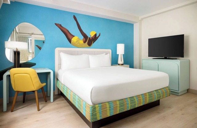 1 King Bed | Hotel Continental Miami Beach | w/ Pool & Minutes to South Beach