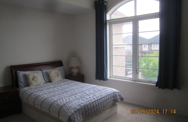 1 Large Room on 2 Floor (private Bath)