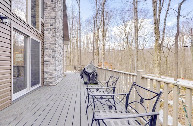 < 1 Mi to Alpine Lake: Cabin w/ Furnished Deck!