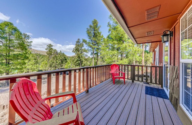 1 Mi to Alto Lake Mtn-View Home with Large Yard!