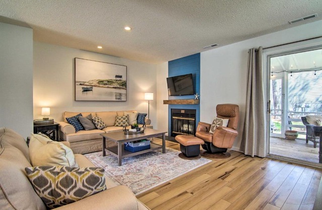 1 Mi to Beach and Boardwalk Family Townhome