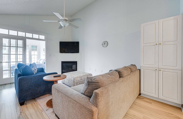 1 Mi to Beach: Myrtle Beach Condo w/ Pool Access