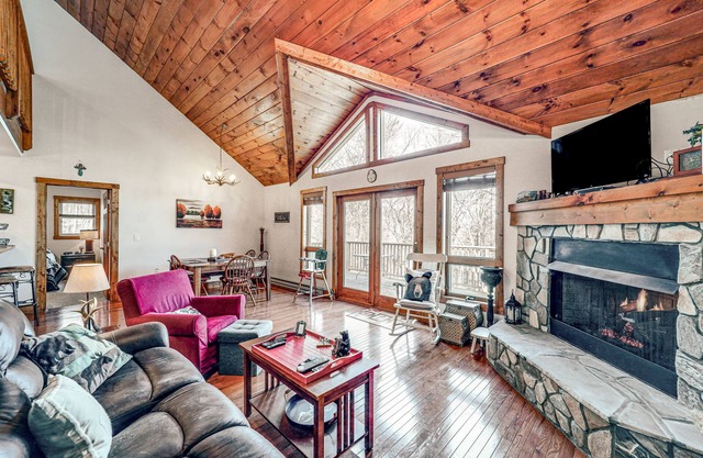 1 Mi to Beech Mtn Ski Resort: Cabin w/ Fire Pit