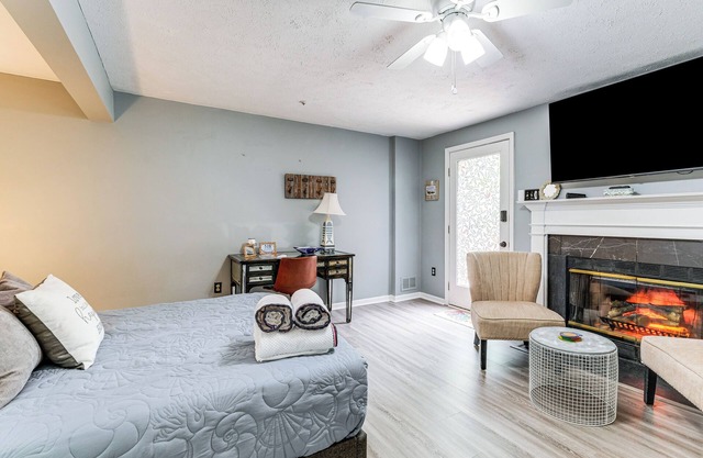 1 Mi to Boardwalk: Convenient North Beach Apt!
