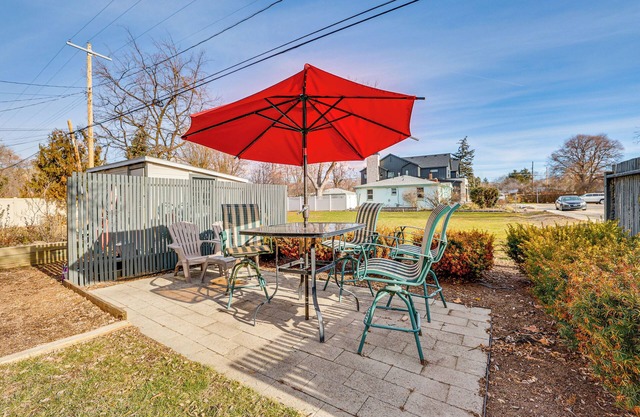 1 Mi to Camels Back Park: Boise Studio w/ Patio!