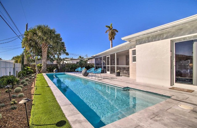 1 Mi to Deerfield Beach Stylish Studio with Pool!