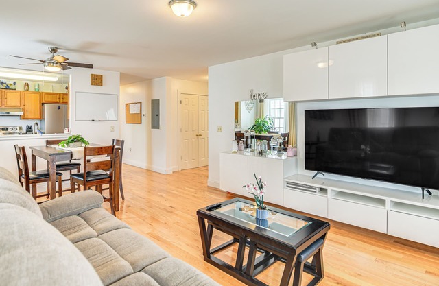1 Mi to Downtown & Palladium: Worcester Getaway!