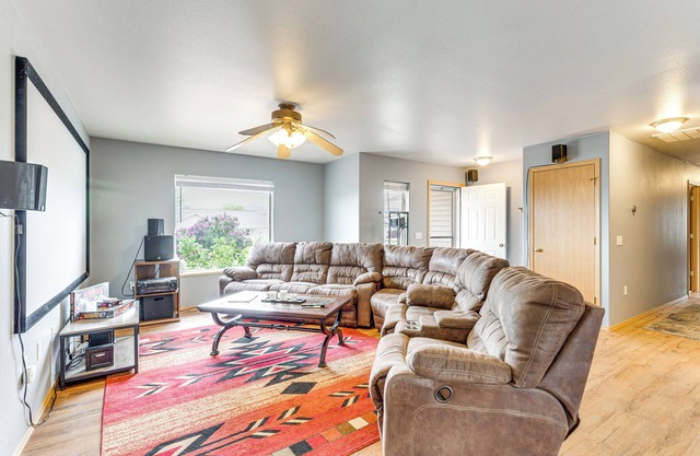 1 Mi to Dtwn: Family Retreat in Cedaredge!