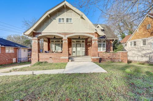 1 Mi to Dtwn Welcoming Macon Home with Yard