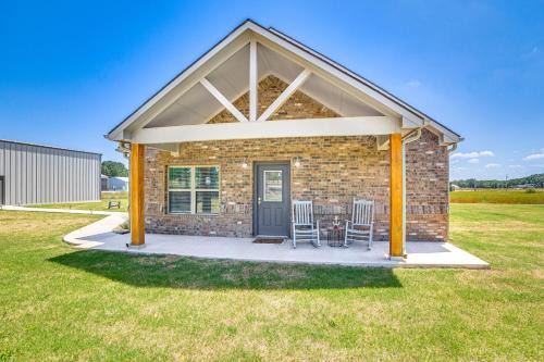1 Mi to Lake Texoma Family Retreat with Yard