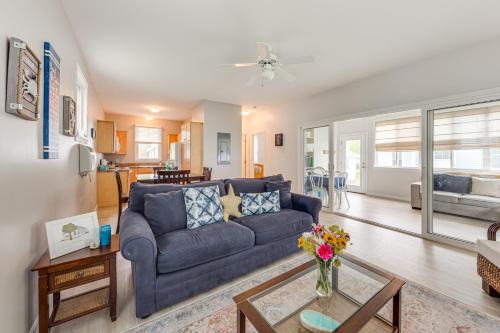 1 Mi to Moody Beach Cottage with Pool Access!