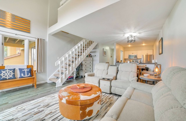 1 Mi to Nubs Nob Ski Resort: Harbor Springs Condo