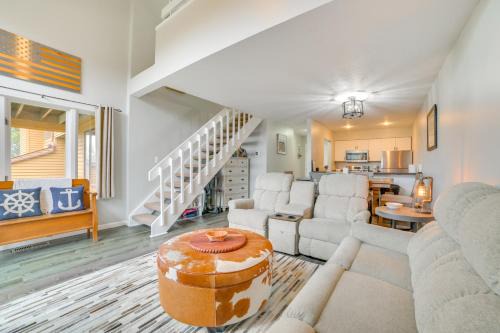 1 Mi to Nubs Nob Ski Resort Harbor Springs Condo