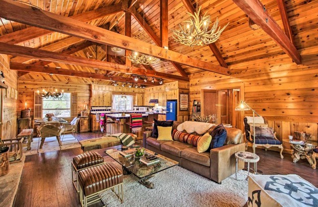 1 Mi to Rainbow Lake Lakeside Cabin with Deck!