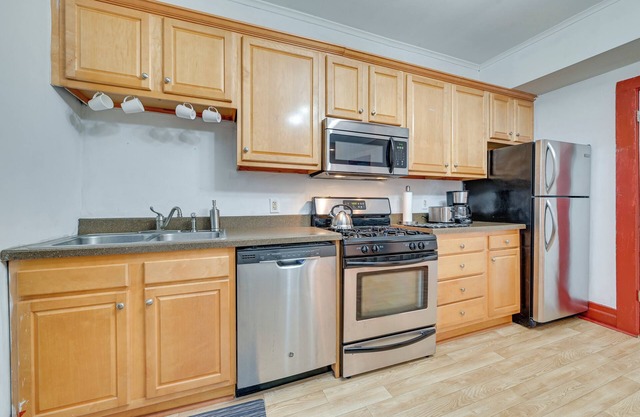 < 1 Mi to Rivers Casino: Downtown Schenectady Apt