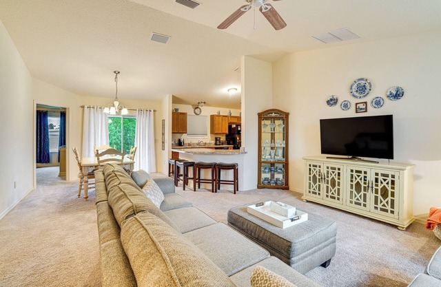 1 Mi to Spanish Springs Square: The Villages Home!